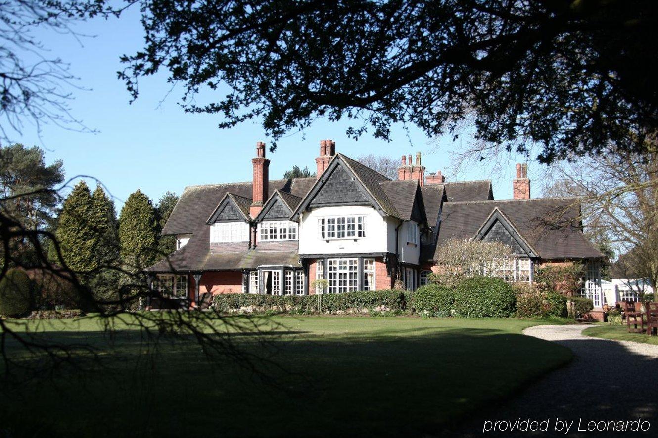 Mere Court Hotel ナッツフォード エクステリア 写真