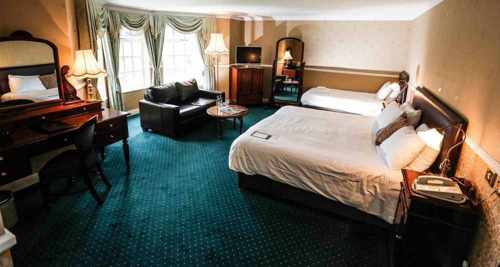 Mere Court Hotel ナッツフォード エクステリア 写真
