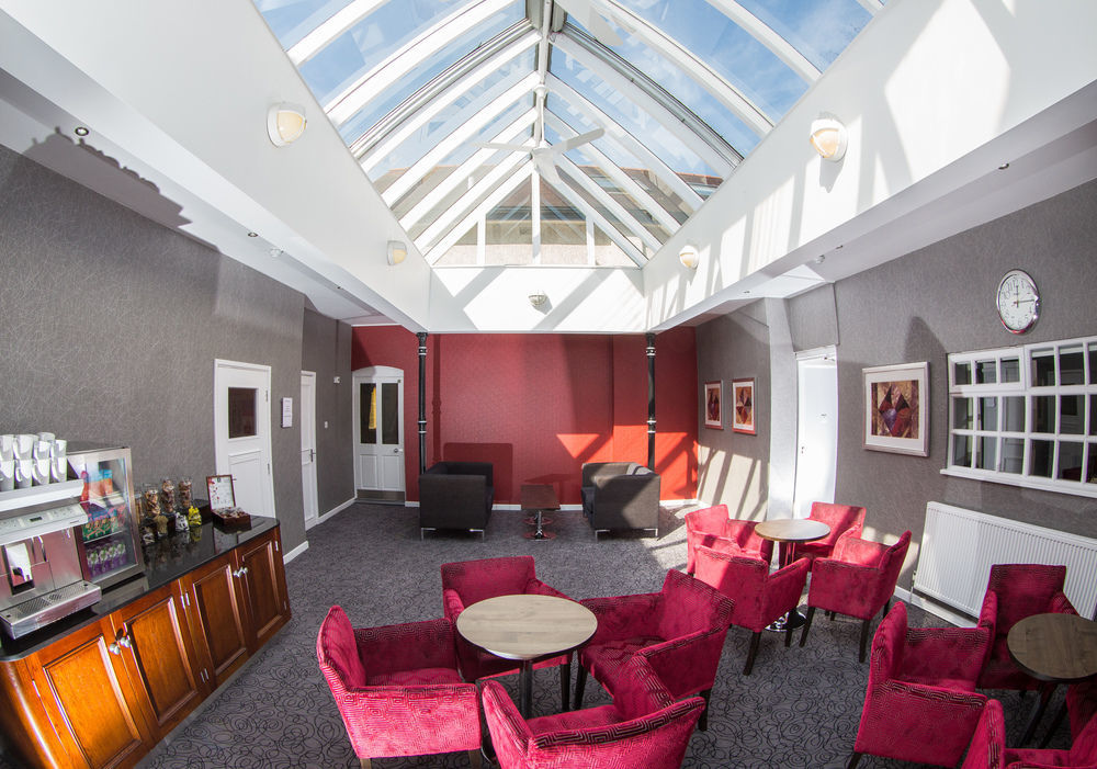 Mere Court Hotel ナッツフォード エクステリア 写真