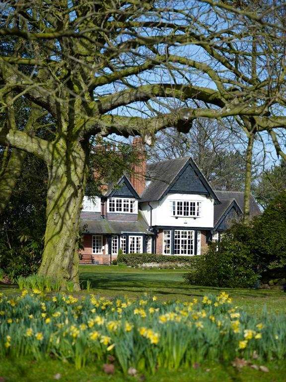 Mere Court Hotel ナッツフォード エクステリア 写真