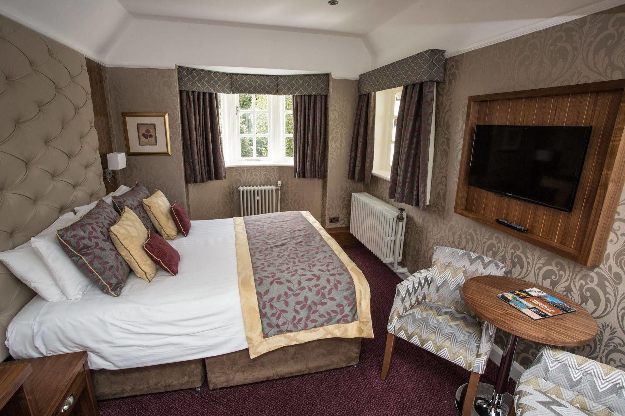 Mere Court Hotel ナッツフォード エクステリア 写真