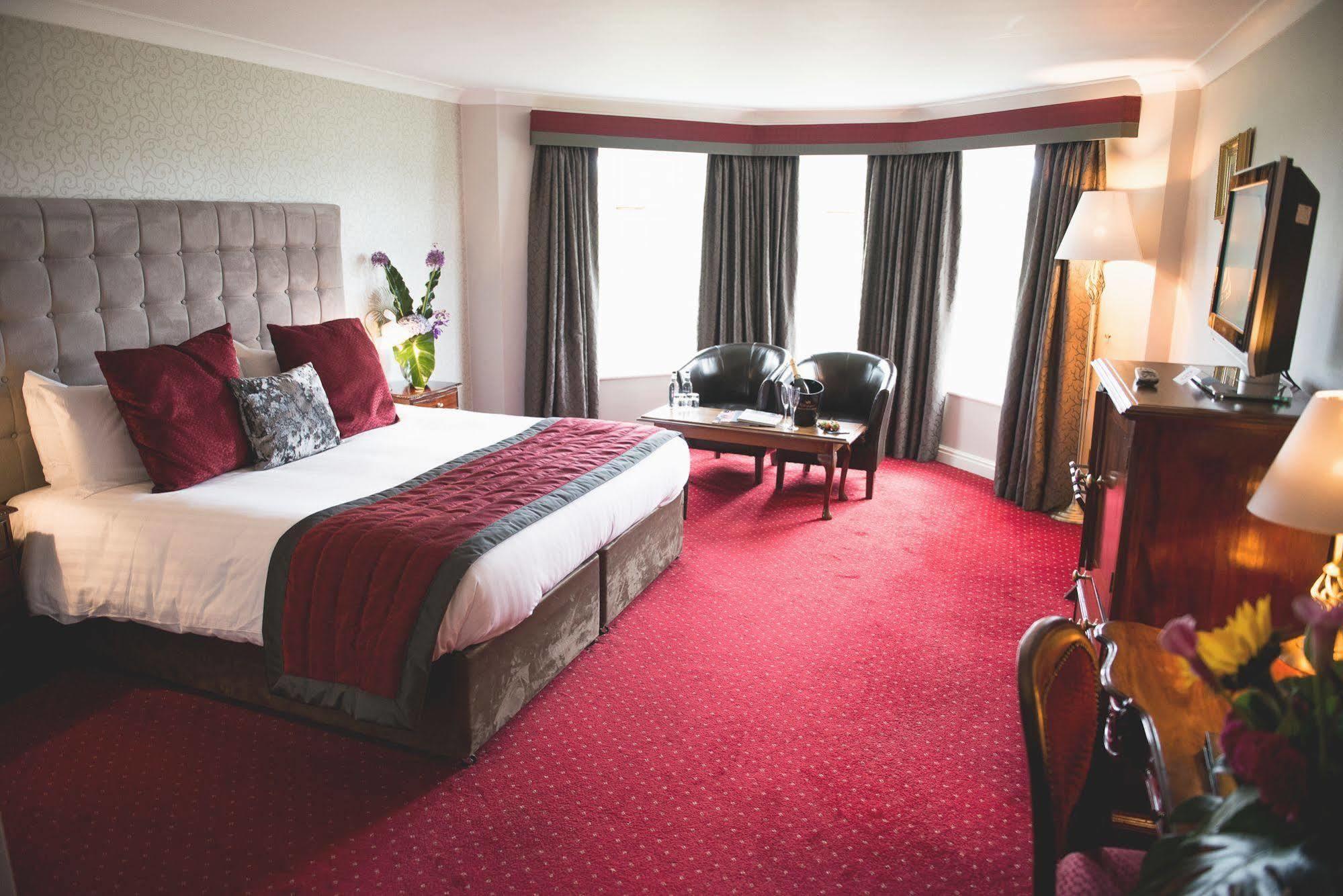Mere Court Hotel ナッツフォード エクステリア 写真